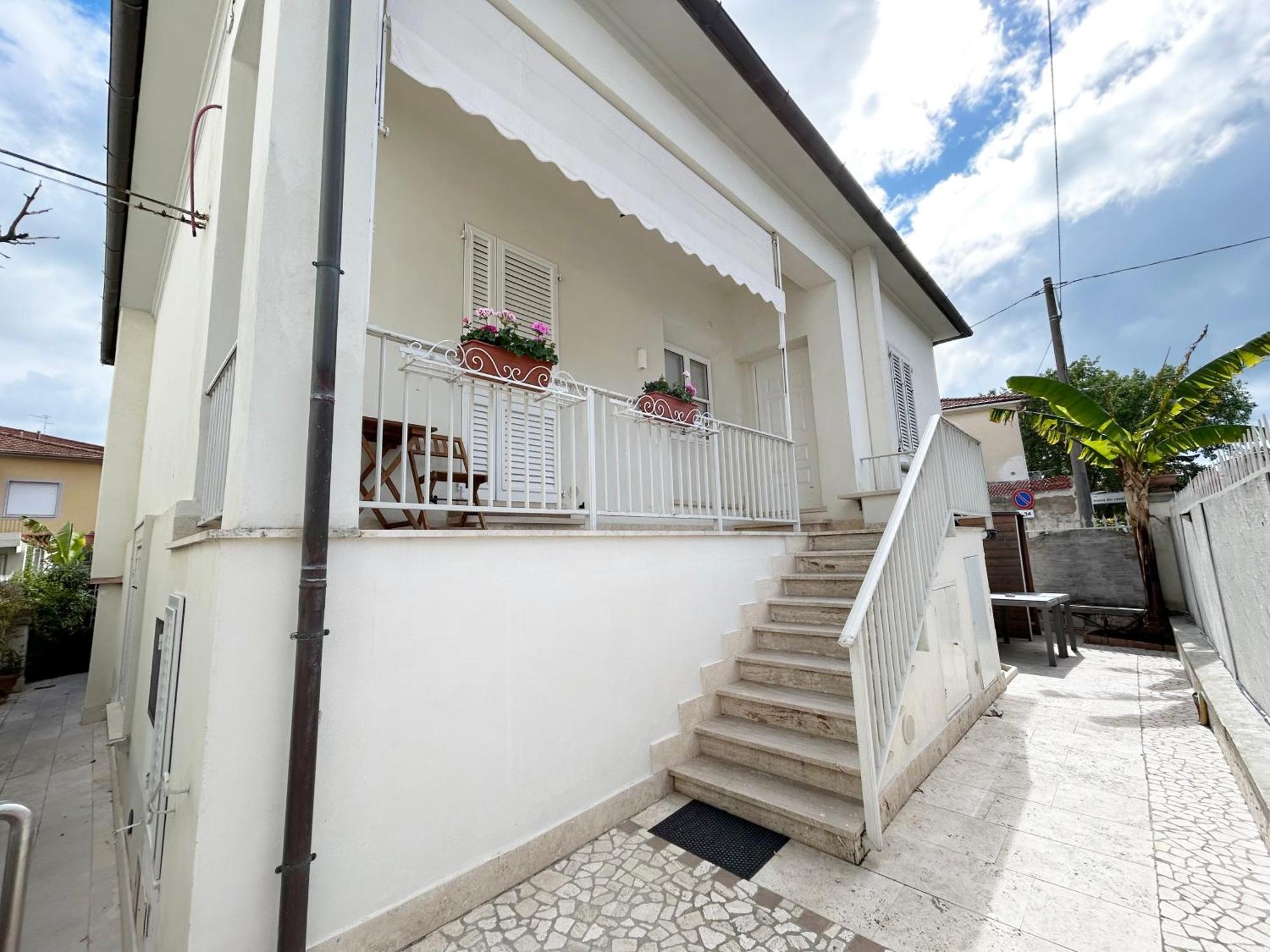 La Casa Di Rosi Al Mare Apartment Vada Ngoại thất bức ảnh